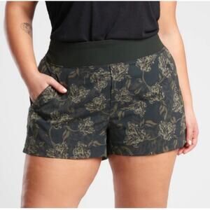 New plus size Athleta Trekkie North Printed Short sz 22